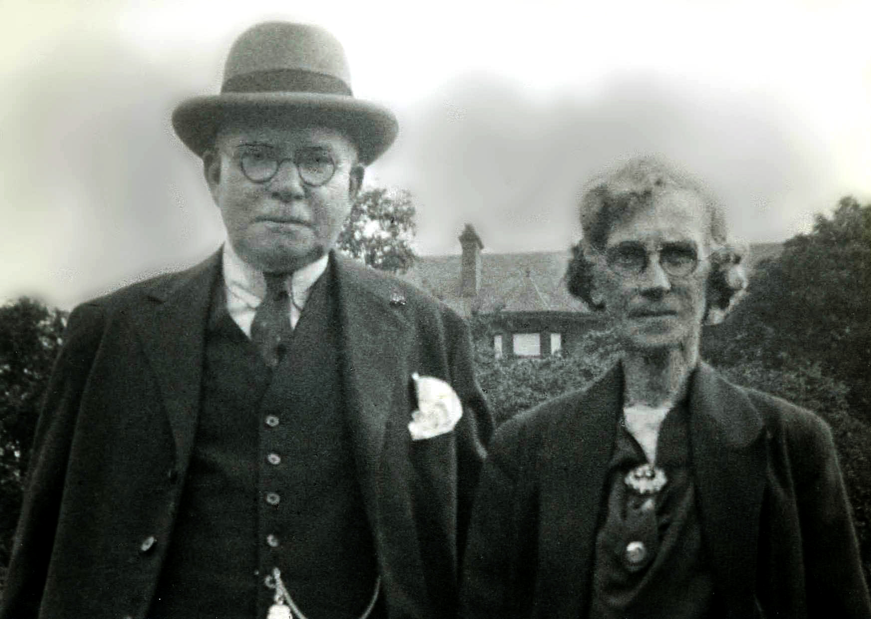 Photo of photos/Donald McLennan (b1863) w wife Jessie Rose (Ogilvie)